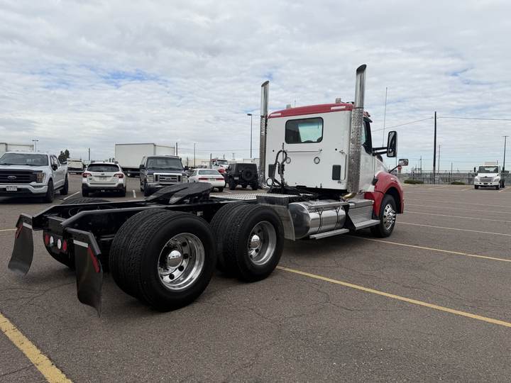 2023 Kenworth T880 Day Cab, exterior photo 3