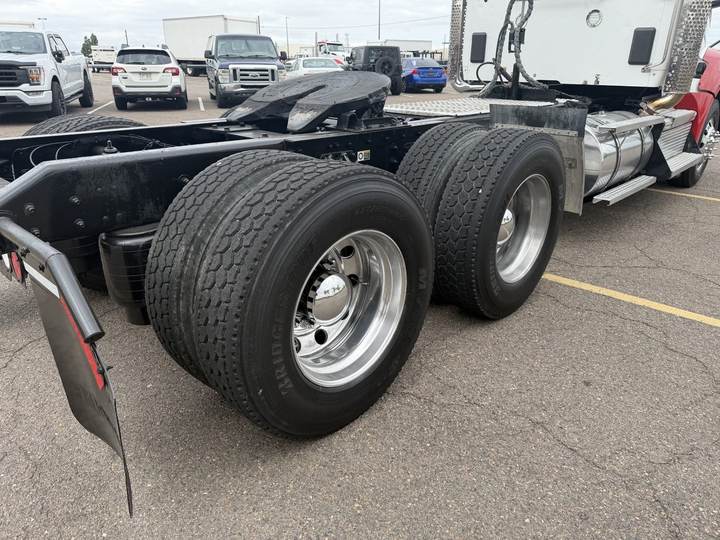 2023 Kenworth T880 Day Cab, exterior photo 4