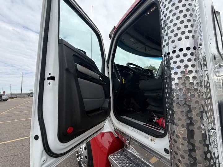 2023 Kenworth T880 Day Cab, interior photo 7