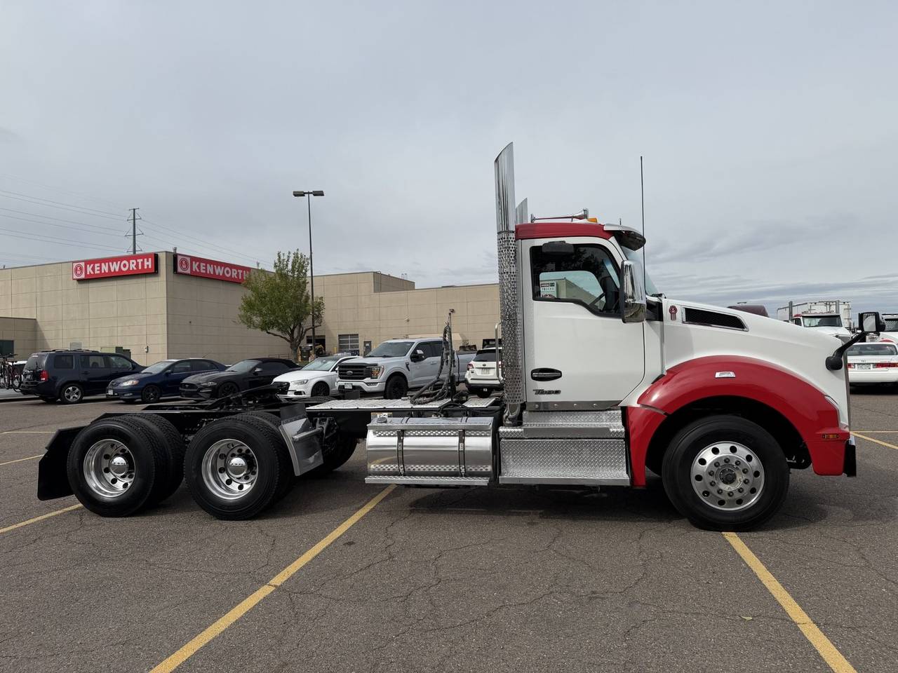 2023 Kenworth T880 Day Cab, exterior photo 1