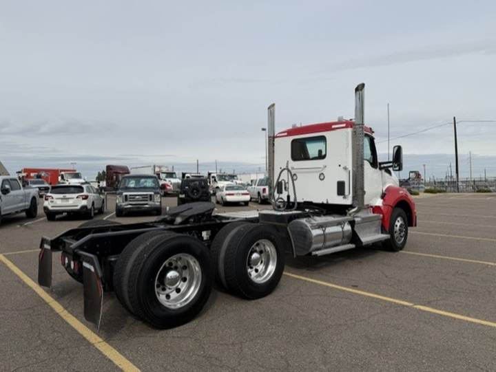 2023 Kenworth T880 Day Cab, exterior photo 2