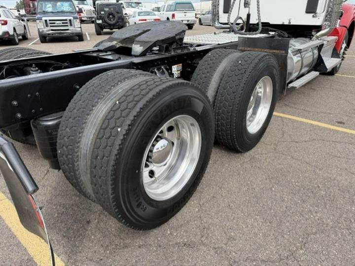 2023 Kenworth T880 Day Cab, exterior photo 3