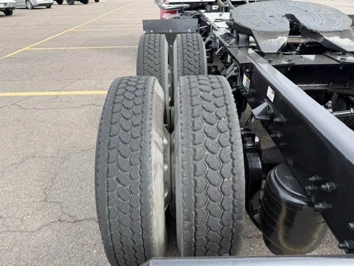 2023 Kenworth T880 Day Cab, exterior photo 5