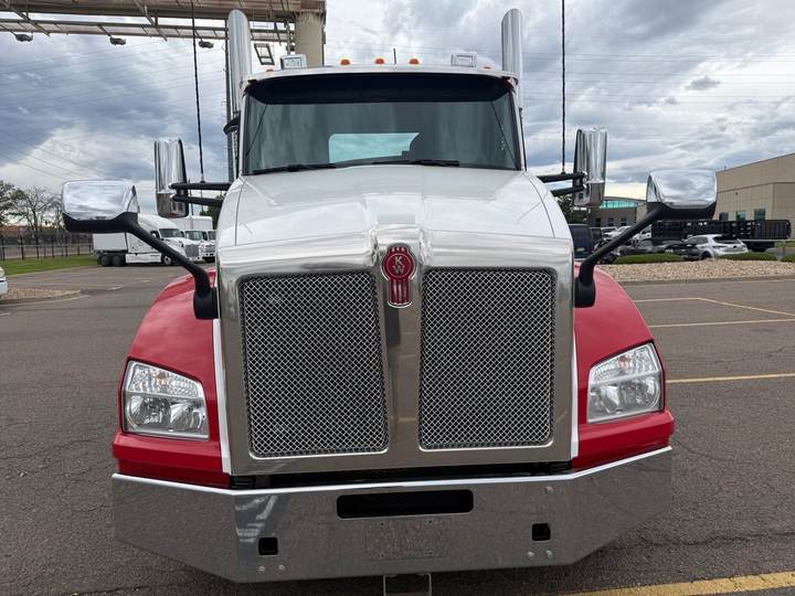 2023 Kenworth T880 Day Cab, exterior photo 1