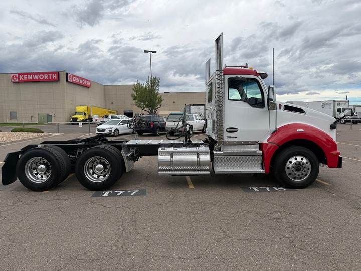2023 Kenworth T880 Day Cab, exterior photo 3