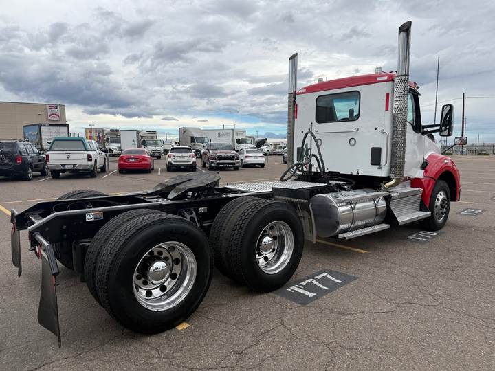 2023 Kenworth T880 Day Cab, exterior photo 4