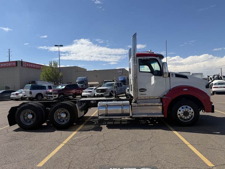 2023 Kenworth T880 Day Cab, exterior photo 1
