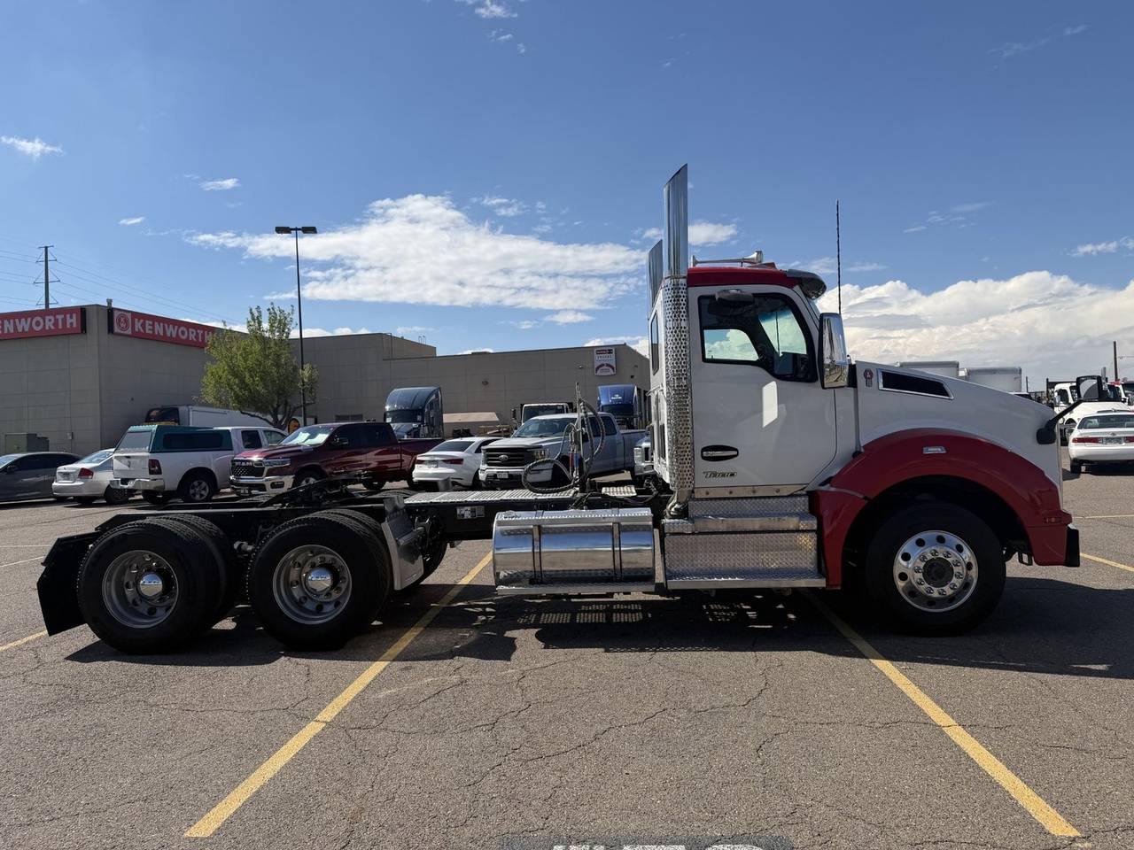 2023 Kenworth T880 Day Cab, exterior photo 1