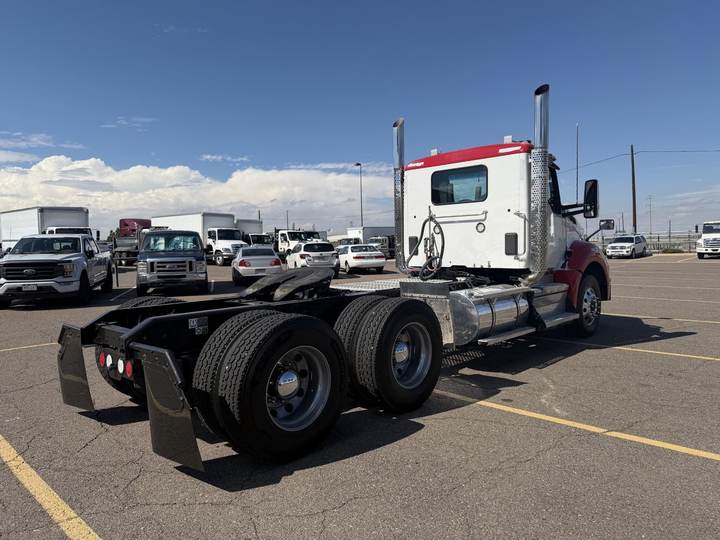 2023 Kenworth T880 Day Cab, exterior photo 2