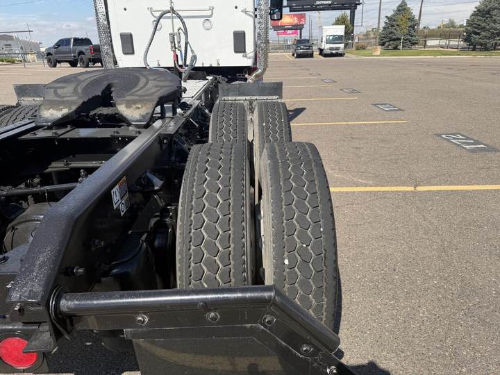 2023 Kenworth T880 Day Cab, exterior photo 4