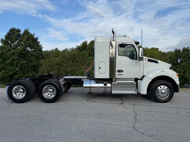 2023 Kenworth T880S 40" Flat Top Sleeper, exterior photo 5