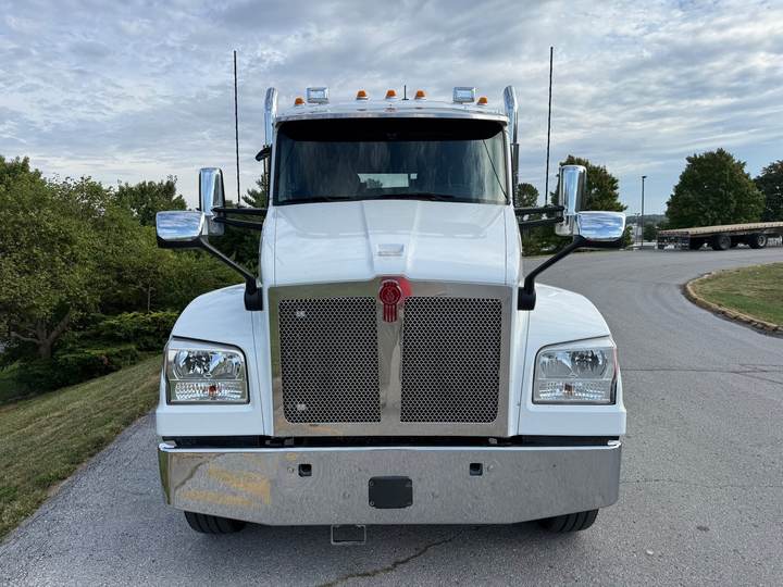 2023 Kenworth T880S 40" Flat Top Sleeper, exterior photo 6