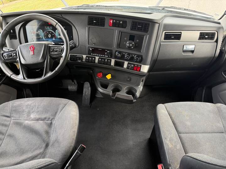 2023 Kenworth T880S 40" Flat Top Sleeper, interior photo 7