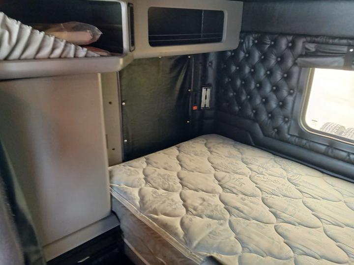 2023 Kenworth W900L 72" Raised Roof Sleeper, sleeper