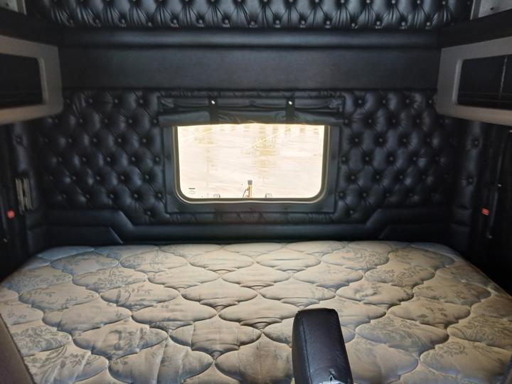 2023 Kenworth W900L 72" Raised Roof Sleeper, sleeper