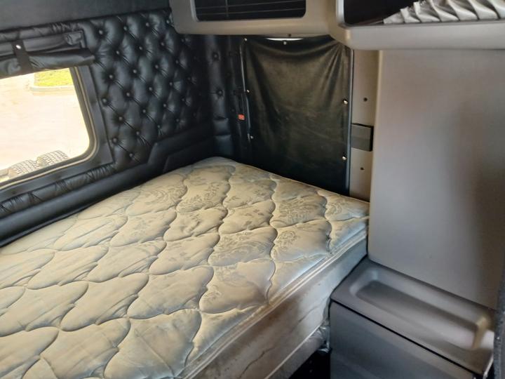 2023 Kenworth W900L 72" Raised Roof Sleeper, sleeper