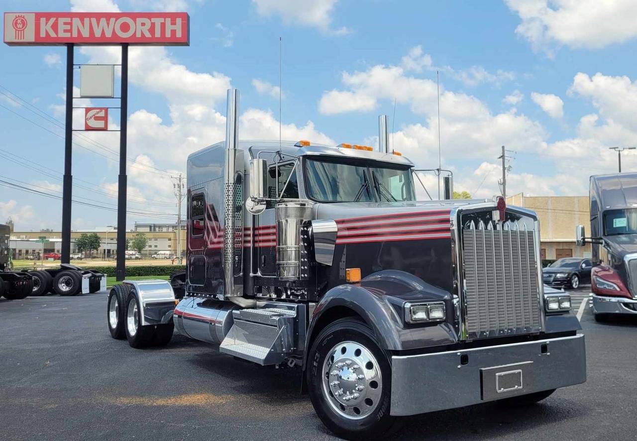 2023 Kenworth W900L 72" Flat Top Sleeper, exterior photo 1