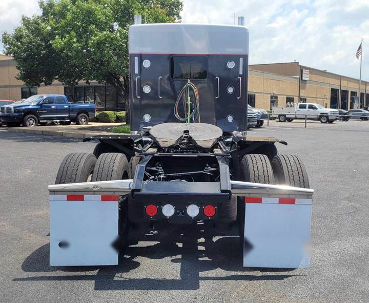 2023 Kenworth W900L 72" Flat Top Sleeper, exterior photo 3