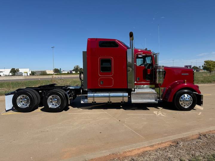 2023 Kenworth W900L 72" Raised Roof Sleeper, exterior photo 4