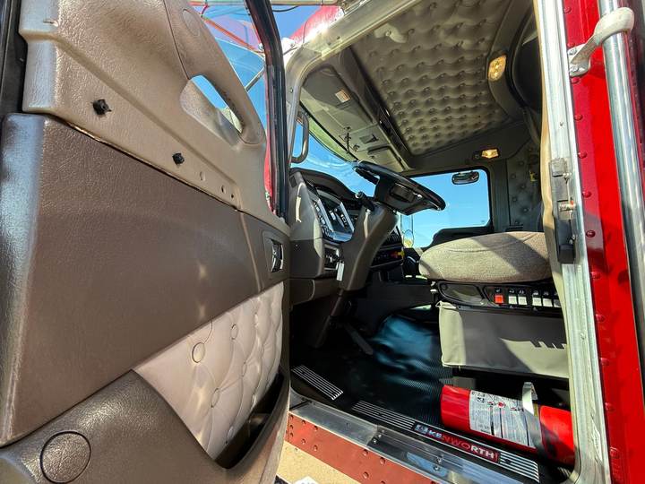 2023 Kenworth W900L 72" Raised Roof Sleeper, interior photo 5