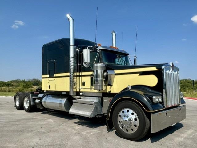 2023 Kenworth W900L 86" Studio Sleeper, front 3/4 passenger side