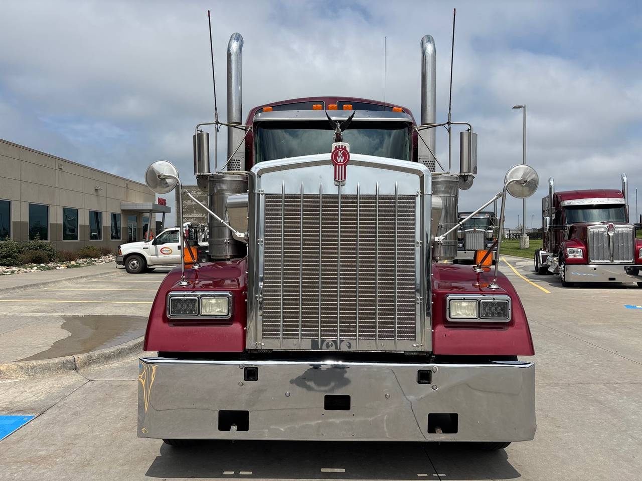 2023 Kenworth W900L 86" Studio Sleeper, exterior photo 2