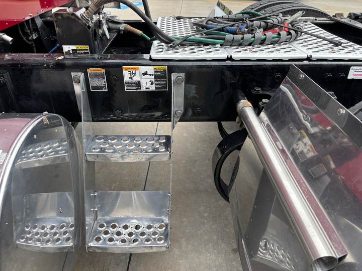 2023 Kenworth W900L 86" Studio Sleeper, exterior photo 4