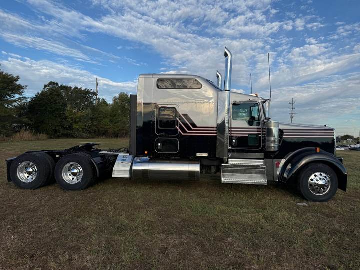 2023 Kenworth W900L 86" Studio Sleeper, exterior photo 2