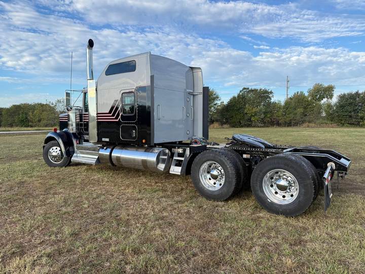 2023 Kenworth W900L 86" Studio Sleeper, exterior photo 4
