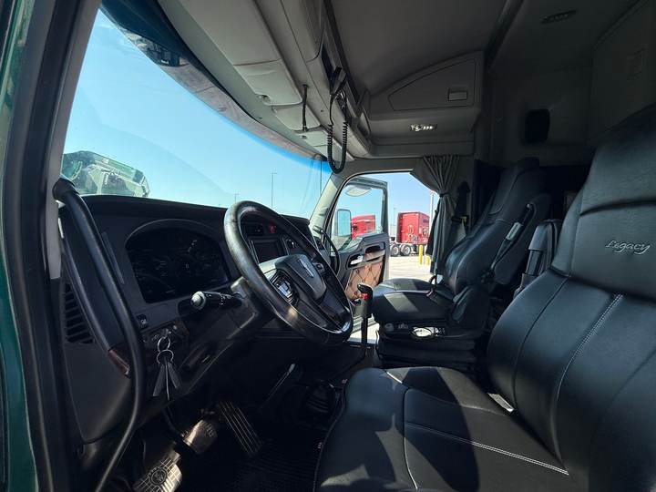 2023 Kenworth W990 52" Raised Roof Sleeper, interior photo 5