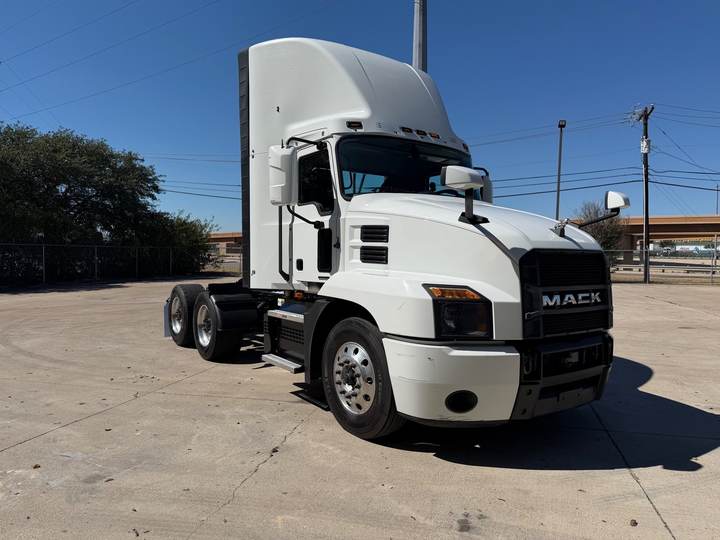 2023 Mack ANTHEM 64T Day Cab, exterior photo 1
