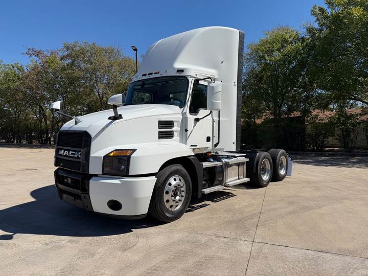 2023 Mack ANTHEM 64T Day Cab, exterior photo 2