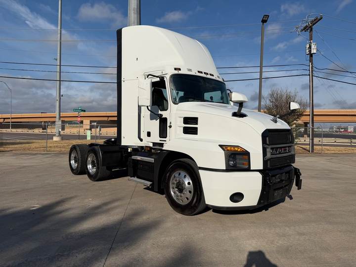 2023 Mack ANTHEM 64T Day Cab, exterior photo 1