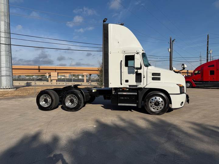 2023 Mack ANTHEM 64T Day Cab, exterior photo 4