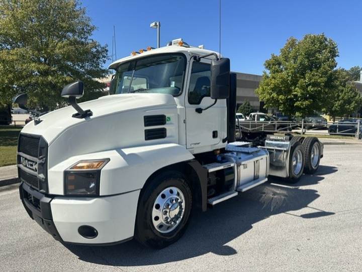 2023 Mack ANTHEM 64T Day Cab, exterior photo 2