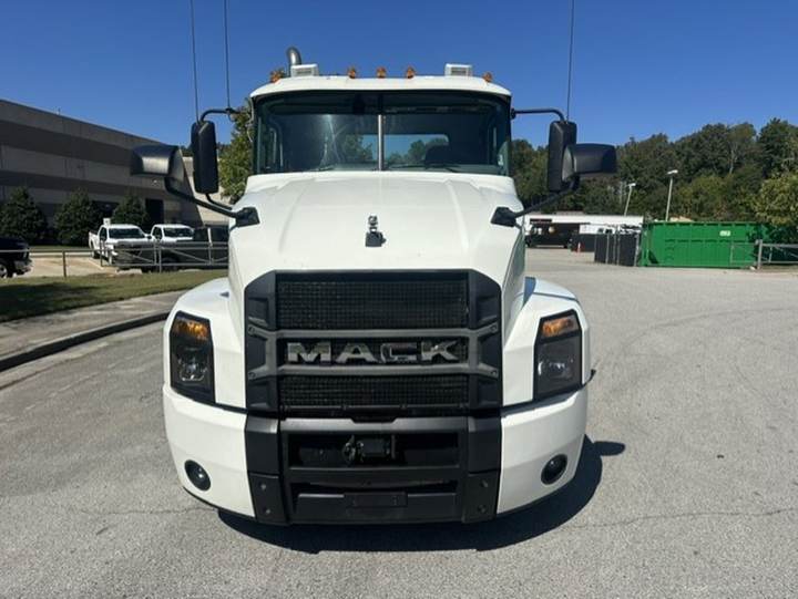 2023 Mack ANTHEM 64T Day Cab, exterior photo 3