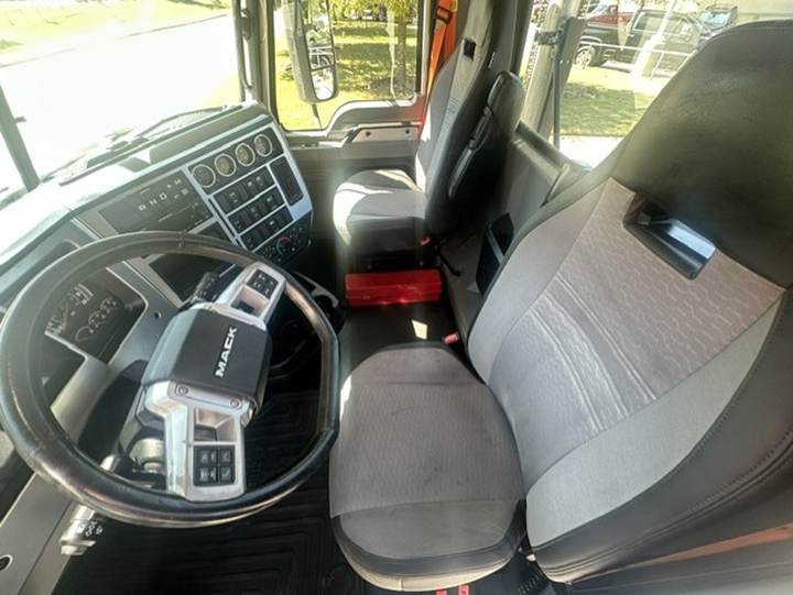 2023 Mack ANTHEM 64T Day Cab, interior photo 8