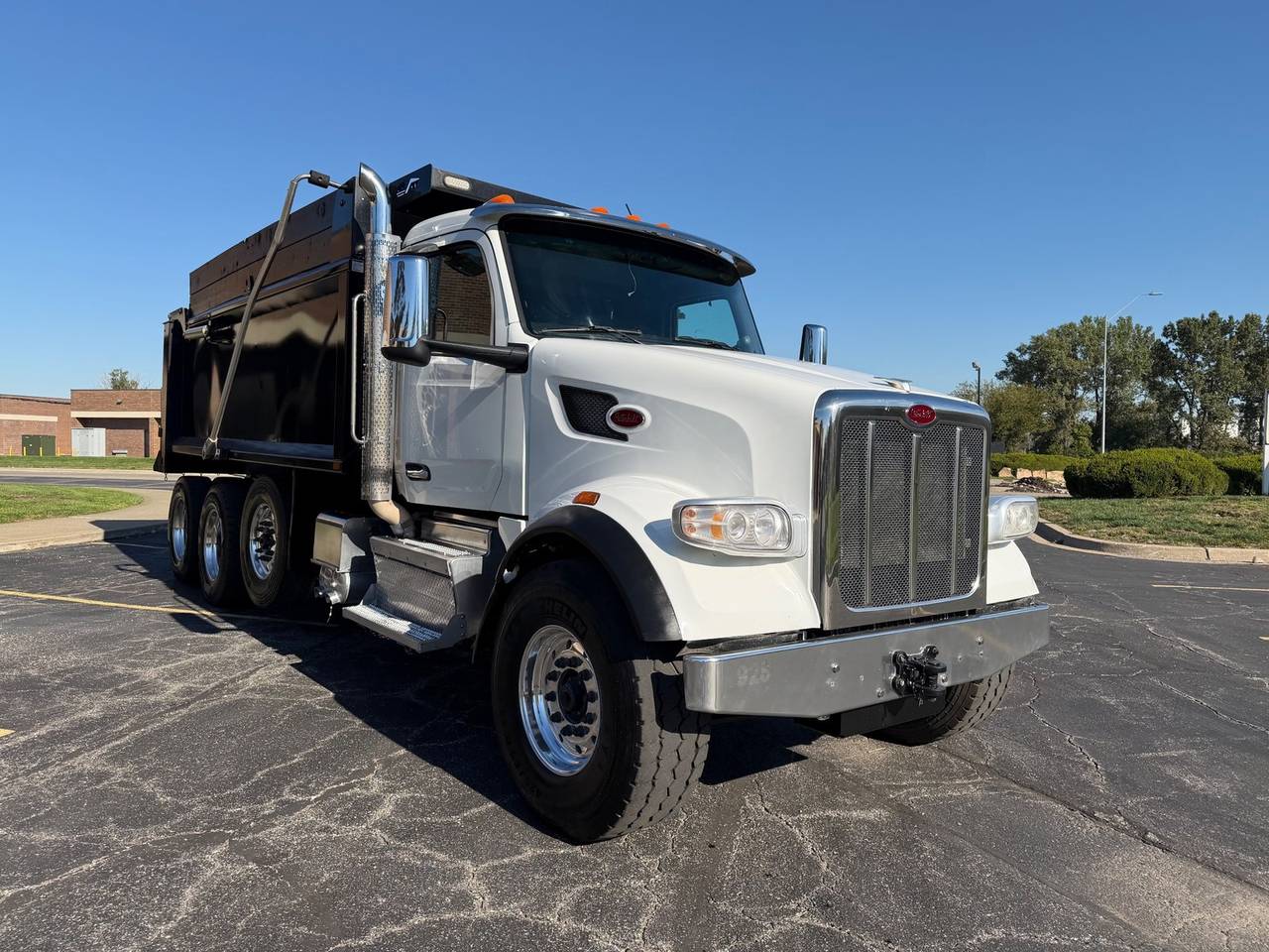2023 Peterbilt 567 Tri-Axle Dump Truck, exterior photo 1