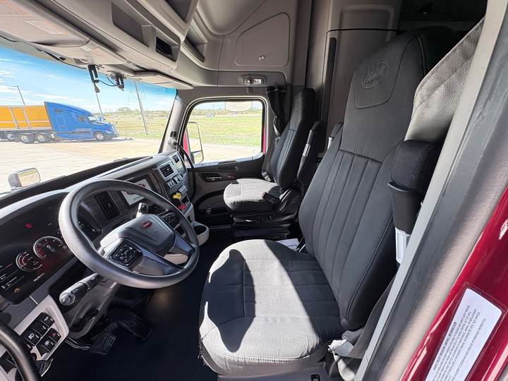 2023 Peterbilt 579 80" Raised Roof Sleeper, interior photo 7