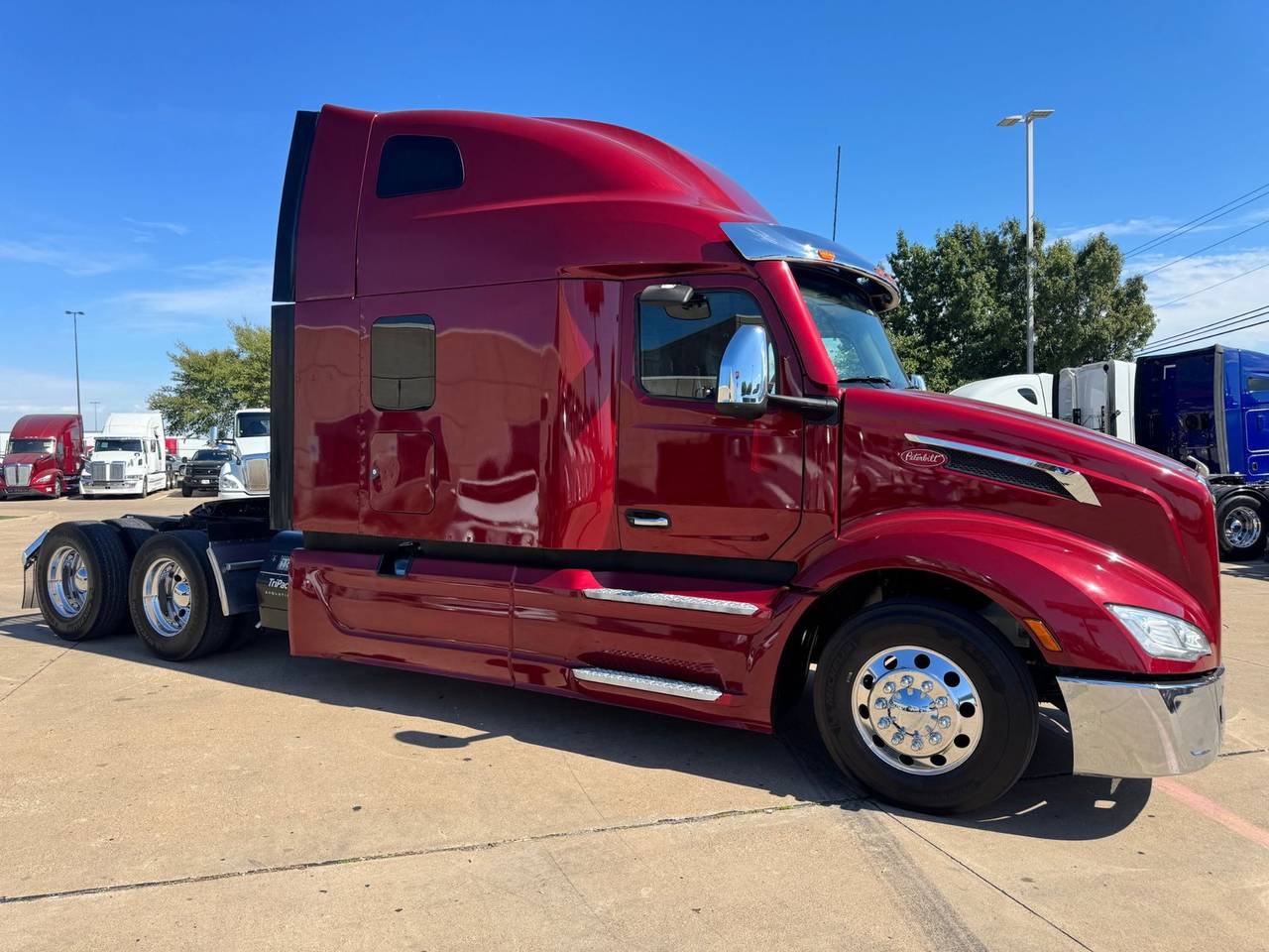 2023 Peterbilt 579 80" Raised Roof Sleeper, exterior photo 1