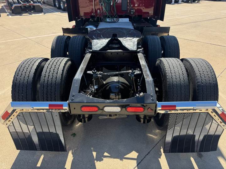2023 Peterbilt 579 80" Raised Roof Sleeper, exterior photo 3