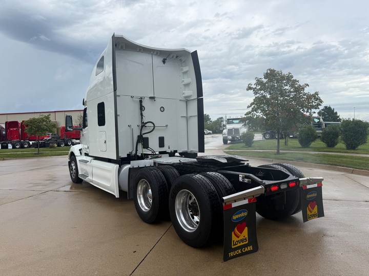 2023 Peterbilt 579 80" Raised Roof Sleeper, exterior photo 6
