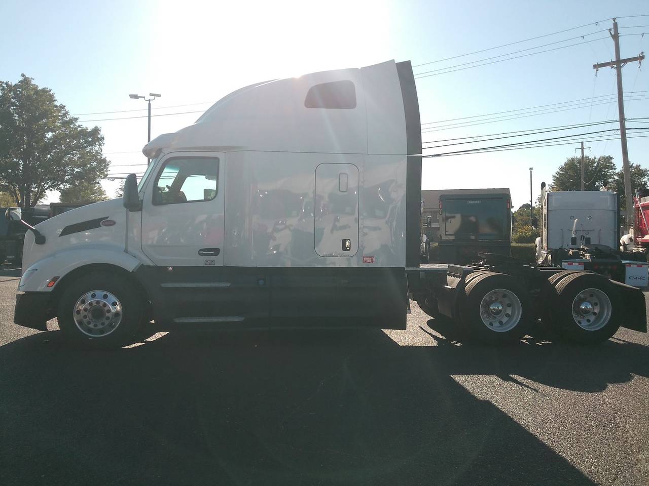 2023 Peterbilt 579 80" Raised Roof Sleeper, exterior photo 2