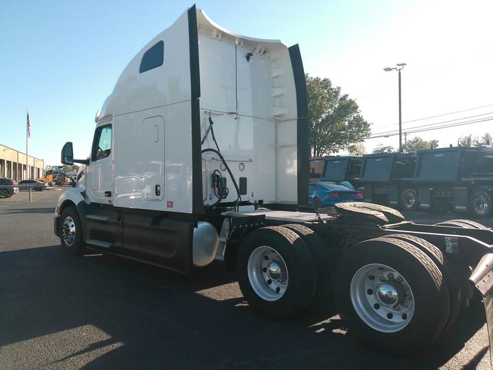 2023 Peterbilt 579 80" Raised Roof Sleeper, exterior photo 4