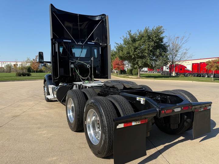 2023 Peterbilt 579 Day Cab, exterior photo 5