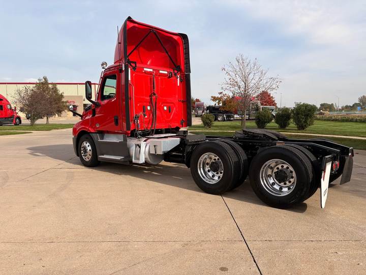 2024 Freightliner PT126064S T Day Cab, exterior photo 5