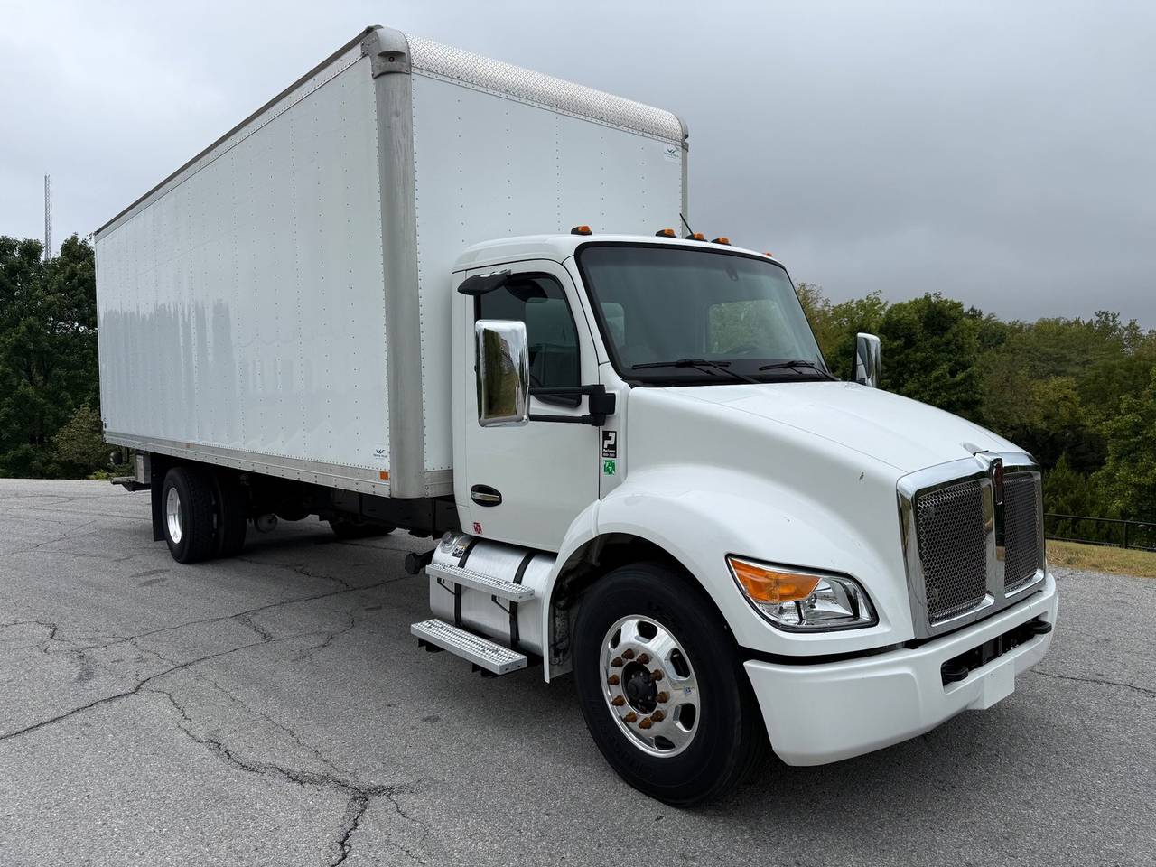 2024 Kenworth T380 Box Truck, exterior photo 1
