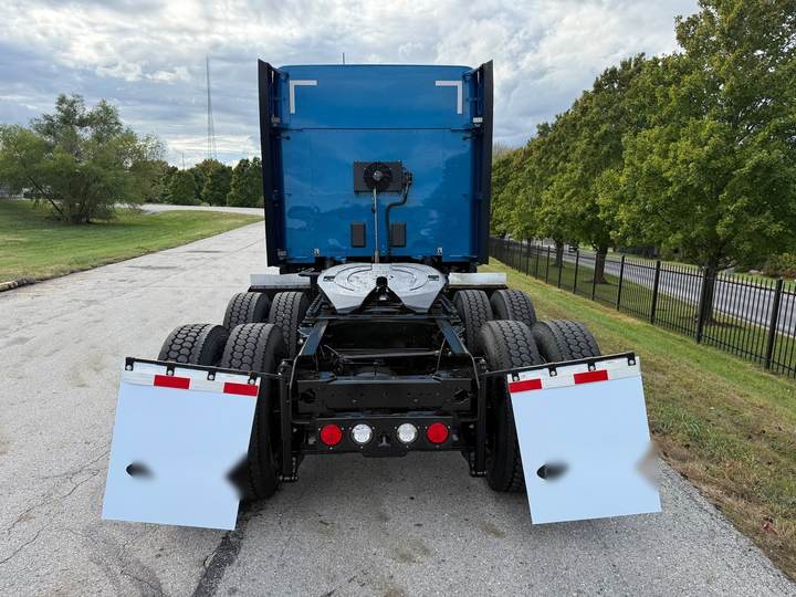 2024 Kenworth T680 76" Mid Roof Sleeper, exterior photo 2