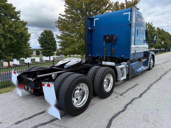 2024 Kenworth T680 76" Mid Roof Sleeper, exterior photo 3