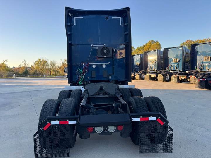2024 Kenworth T680 76" Raised Roof Sleeper, exterior photo 3